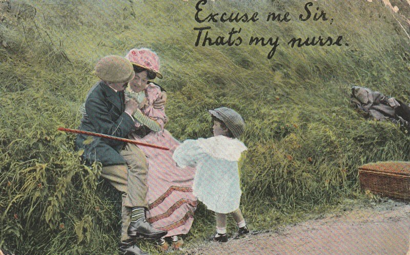 EXCUSE ME SIR, THAT'S MY NURSE - Vintage POSTCARD (Couple And Cute Child)