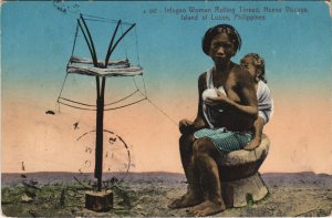 PC PHILIPPINES, INFUGAO WOMAN ROLLING THREAD, Vintage Postcard (b42880)