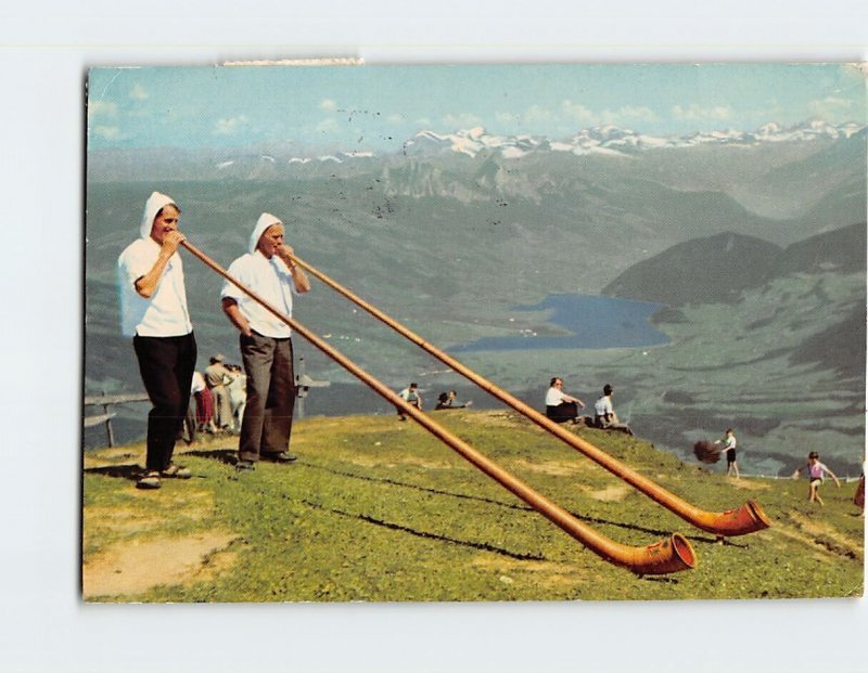 Postcard Swiss herdsmen blowing the alphorn, Switzerland