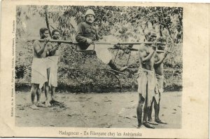 PC MADAGASCAR, EN FILANZANE CHEZ LES ANTISIANAKA, Vintage Postcard (b37967)