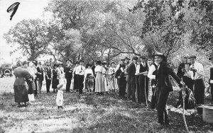 F44/ Maryville Missouri RPPC Postcard c1920s Well-Dressed Picnic