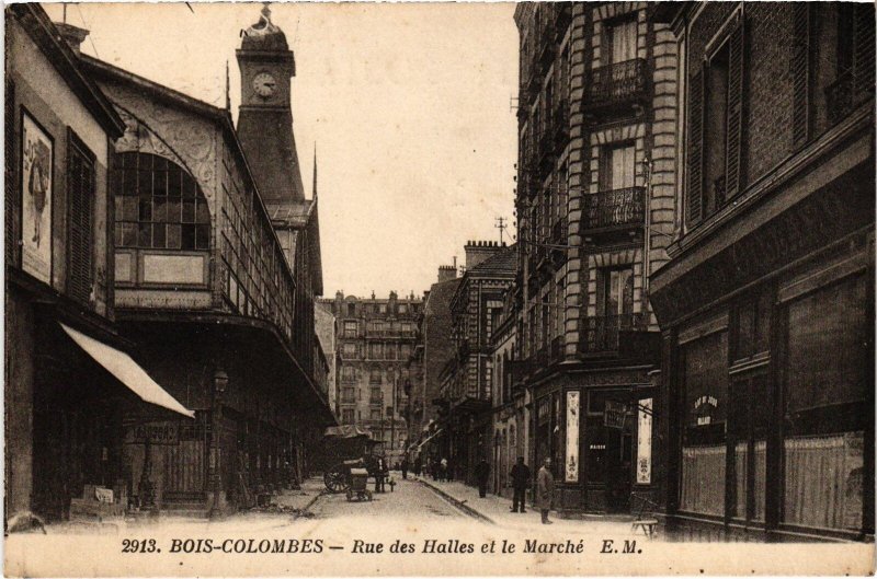 CPA Colombes Rue des Halles et le Marche (1314547)