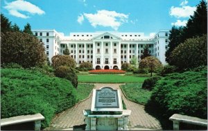 postcard WV - White Sulphur Springs - The Greenbrier - front view