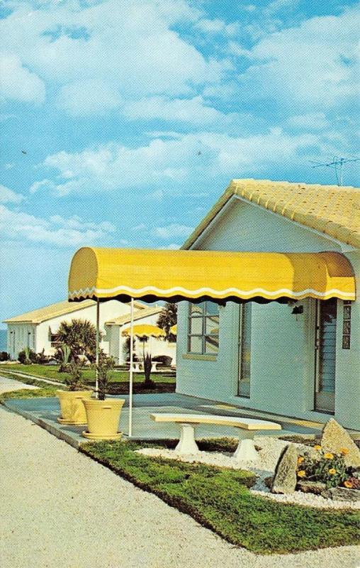 DAYTONA BEACH, FL Florida  BREEZY POINT APARTMENTS  Roadside  c1950's Postcard