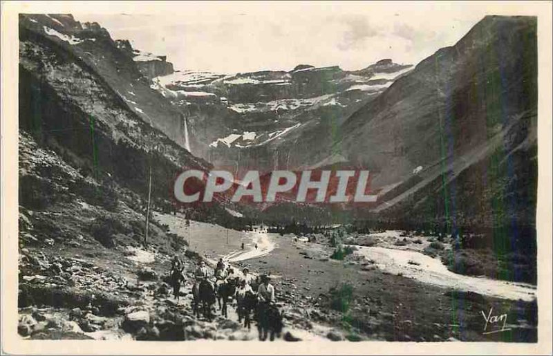 Modern Postcard Gavarnie Le Chemin du Cirque in Plateau de la Prade