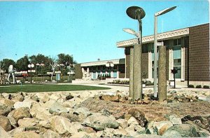 Postcard FOUNTAIN SCENE Waterloo Iowa IA AJ2450