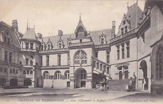 France Pierrefonds Le Chateau Cour d'Honneur le Beffroi