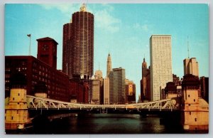 Chicago River - Illinois - Postcard