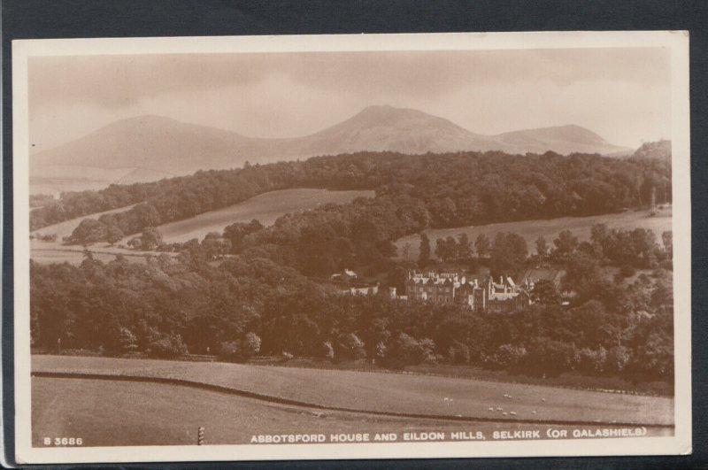 Scotland Postcard - Abbotsford House & Eildon Hills, Selkirk T6578 