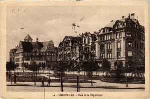 CPA THIONVILLE - Place de la Republique (386356)