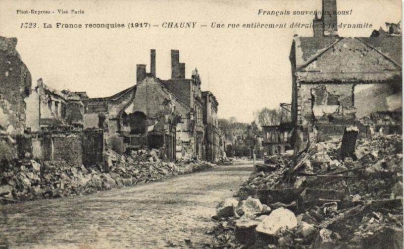 CPA La France reconquise 1917 CHAUNY Une rue entierement detruinem la dy(152025)