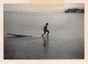 J76/ Honolulu Hawaii Non-Postcard c1940s Photograph Surfer Waikiki 1
