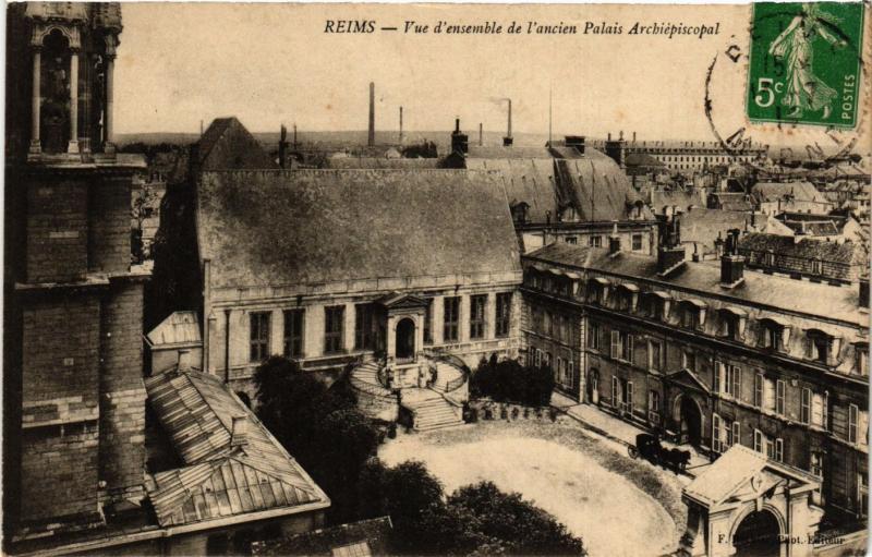 CPA Reims - Vue d'ensemble de l'ancien Palais Archiepiscopal (741898)