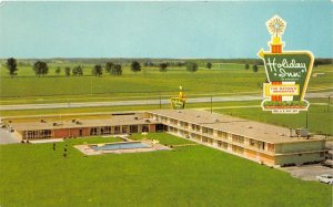 Effingham Illinois 1960s Postcard Holiday Inn Motel Swimming Pool
