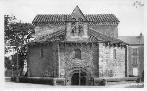 BF3964 baptistere saint jean facade poitiers france