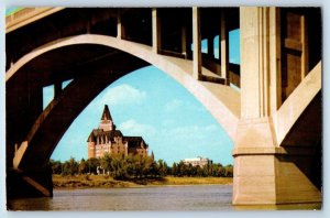 Saskatoon Saskatchewan Canada Postcard Hotel Bessborough 1972 Posted