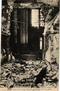CPA La Cathédrale de REIMS par des Allemands le 24 Sept 1914 (245138)