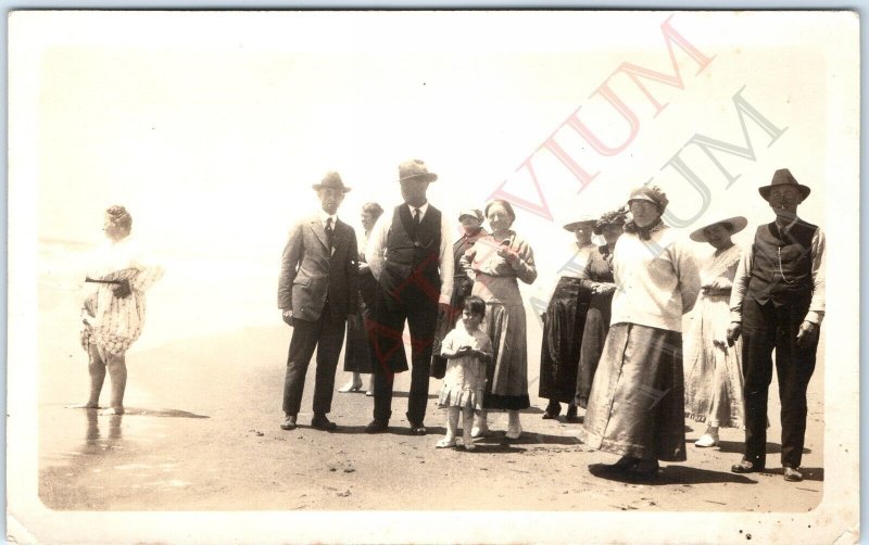 c1910s Ocean Beach Older Men & Women Real Photo Victorian Fashion Gentlemen A161
