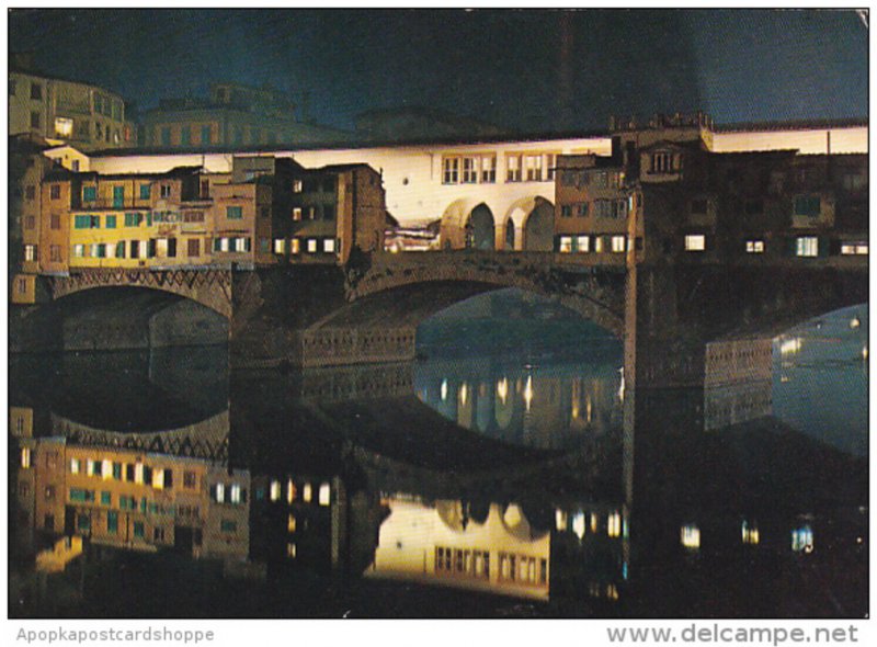 Italy Firenze Ponte Vecchio in una visione notturno