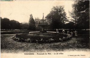 CPA TONNERRE - Promenade du Patis - Le Jet d'Eau (656936)