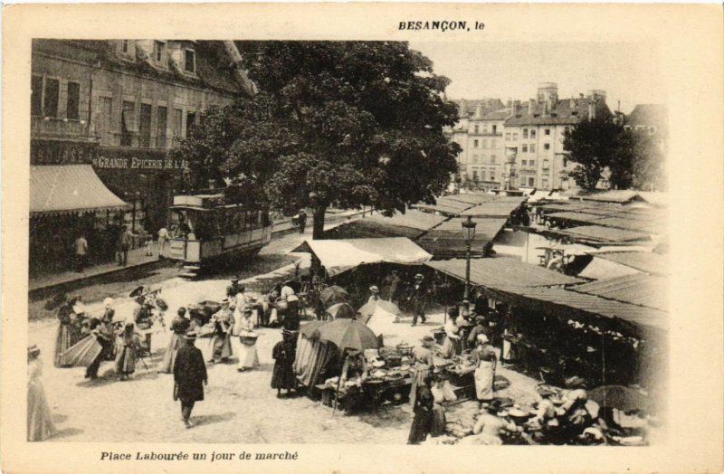 CPA AK BESANCON - Place Labourée un jour de Marché (487154)