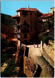 VINTAGE CONTINENTAL SIZED POSTCARD HANGING HOUSES AT CUENCA REGION OF SPAIN