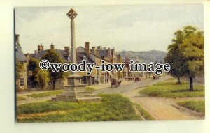 ar0243 - Memorial Cross in Broadway, Worcs,*2509 - Artist A.R.Quinton - postcard