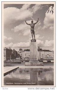 RP: Stockholm , Sweden , 30-40s ; Solsangaren med Grand Hotell
