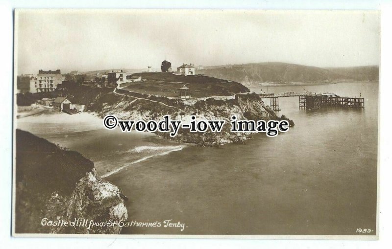 tq1370 -  Looking across to Castle Hill, from St. Catherine's, Tenby - Postcard 