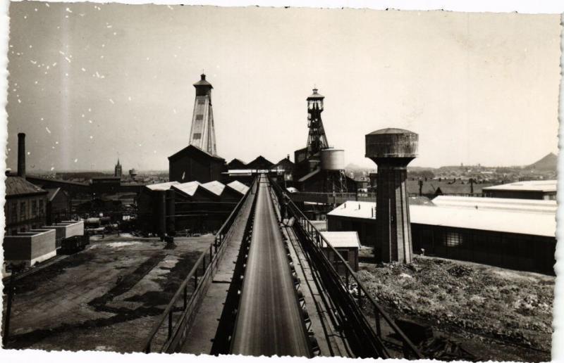 CPA Fouquieres-les-LENS-Les Installations de la Fosse (268122)