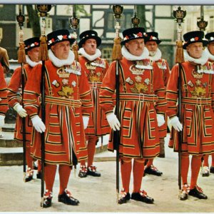 c1970s London, England, U.K. Yeoman Warders Guards Tower Rare View Postcard A223