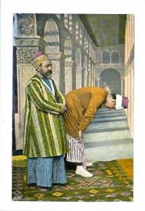 LP15       Moslems Praying Turken Betend   postcard