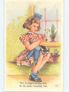 1954 foreign SIGNED - CUTE DUTCH GIRL TRIES TO THREAD A NEEDLE o7364