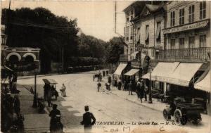 CPA FONTAINEBLEAU - La Grande Rue (436247)