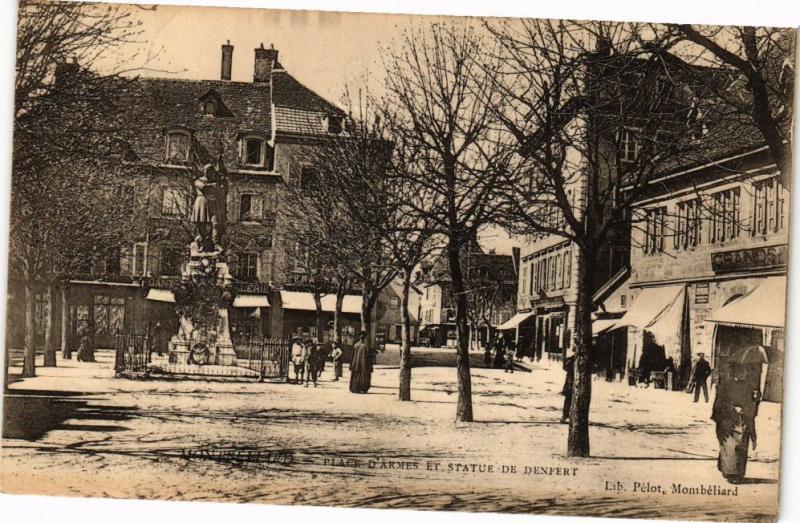 CPA MONTBÉLIARD - Place d'Armes et Statue de Denfert (183104)