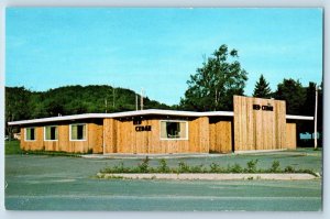 1960 Munising Michigan MI Postcard Red Cedar Heart Motel Area Exterior View Tree