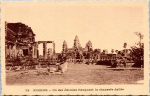 Postcard Cambodia Angkor - Kiosk flanking the flagstone causeway 