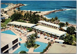 VINTAGE POSTCARD CONTINENTAL SIZE SHERATON HOTEL MACUTO AT PISCINAS VENEZUELA