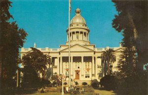 FRESNO COUNTY COURTHOUSE Fresno, CA c1960s Vintage Postcard