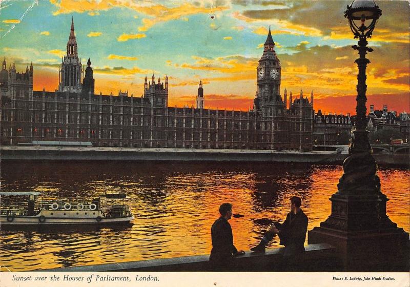 BR89429 sunset over the houses of parliament london ship bateaux  uk