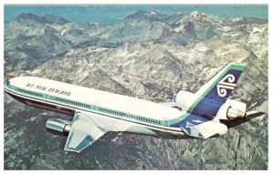 Air New Zealand DC 10 Series 30 Airplane Postcard