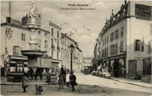 CPA TOUL - Fontaine Curel et Rue Gambetta (483421)