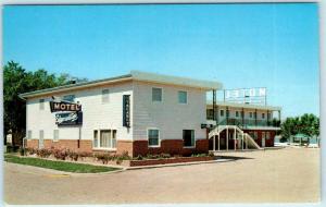 CHAMBERLAIN, South Dakota  SD   Roadside EDGEWATER MOTEL c1950s-60s Postcard