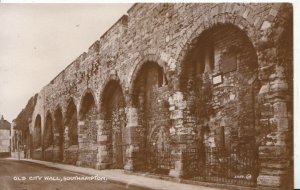 Hampshire Postcard - Old City Wall - Southampton - Real Photograph - Ref 5659A