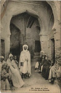 CPA AK A l'Entree d'une Mosquee - Scenes et Types ALGERIE (1146549)