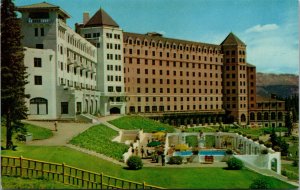 Vtg Chateau Lake Louise & Swimming Pool Banff National Park Canada Postcard 