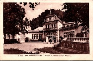 France Saint Nectaire Entree de l'Établissement Thermal Vintage Postcard C003