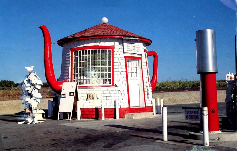 WA - Zillah. Teapot Dome Service Station