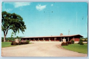 Janesville Wisconsin Postcard Redwood Motel Building Exterior View 1958 Vintage