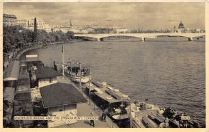 BR59053 waterloo bridge and embankment ship bateaux london   uk